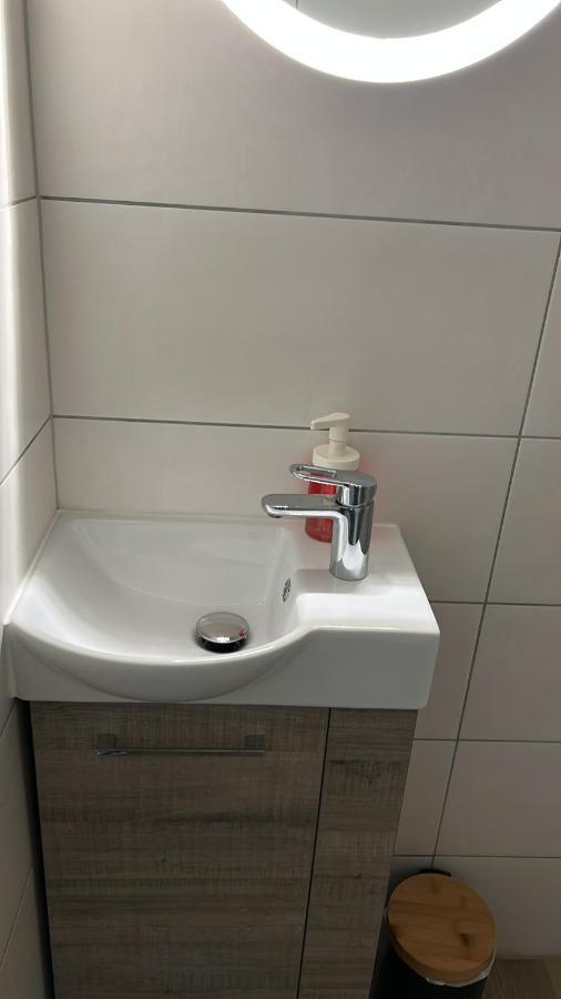 Studio T A 5Mn Euro Airport Avec Terrasse 생루이 외부 사진